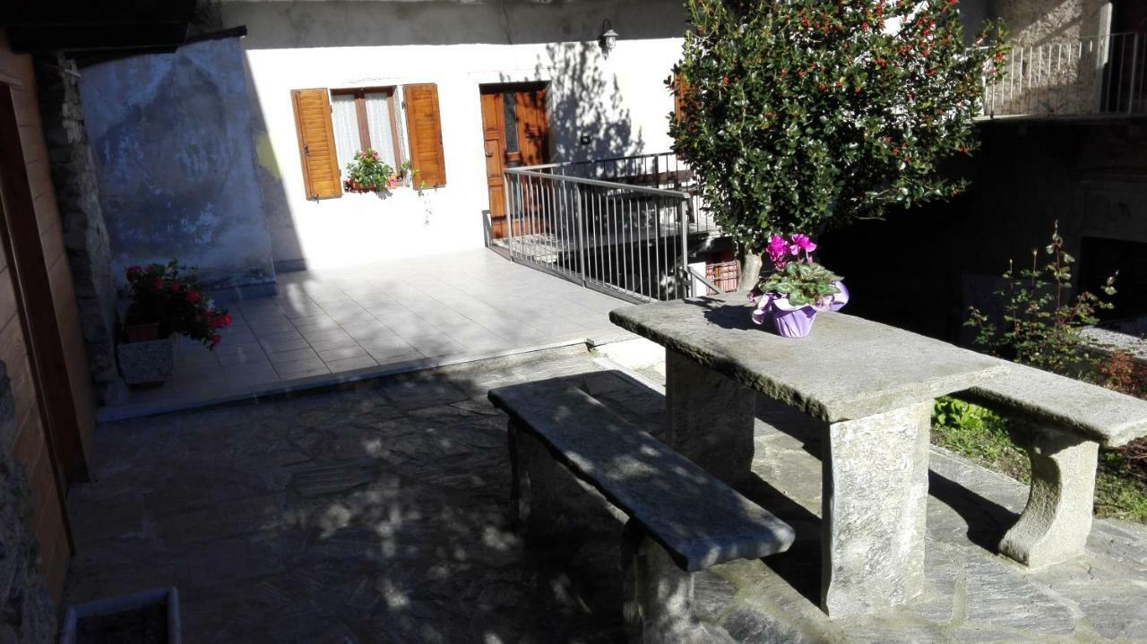 Il Borgo Di Monica Villa Domodossola Eksteriør billede