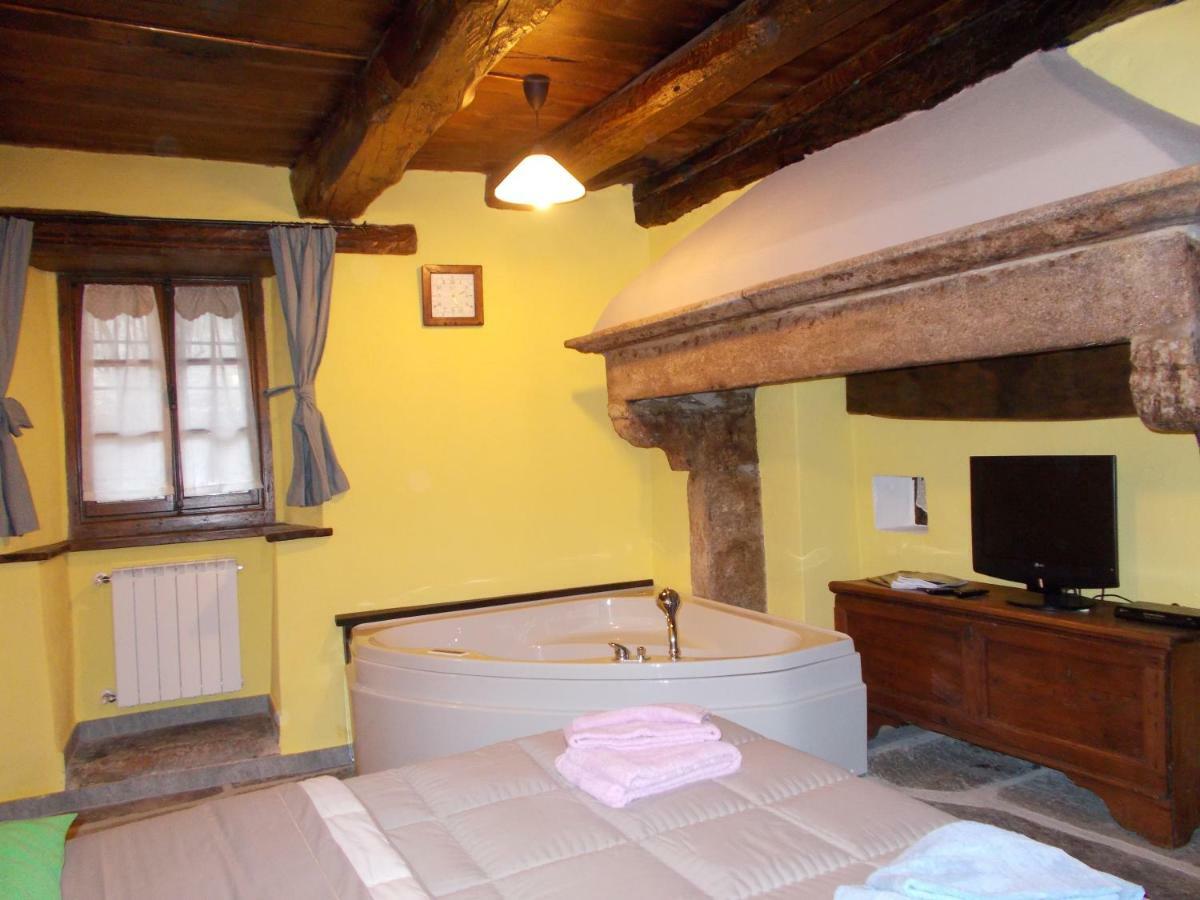 Il Borgo Di Monica Villa Domodossola Eksteriør billede