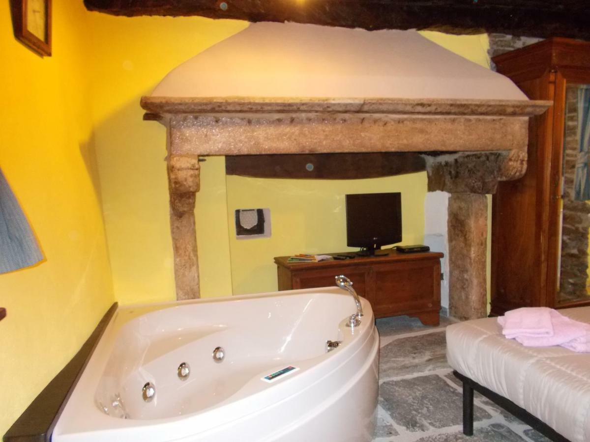 Il Borgo Di Monica Villa Domodossola Eksteriør billede