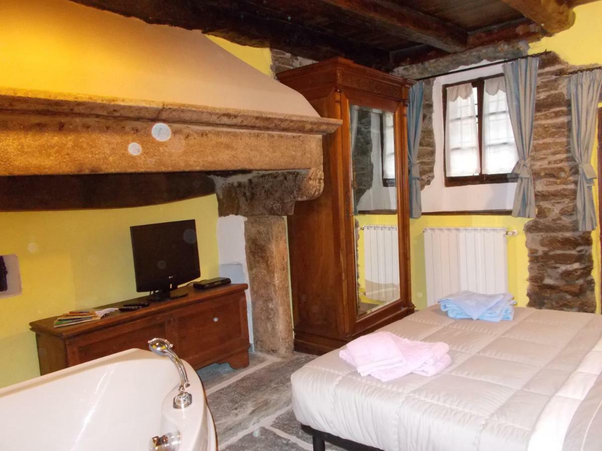 Il Borgo Di Monica Villa Domodossola Eksteriør billede